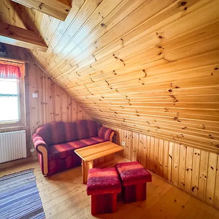 Drevenica U Starona Kır Evi *