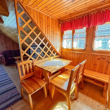 Drevenica U Starona Kır Evi *